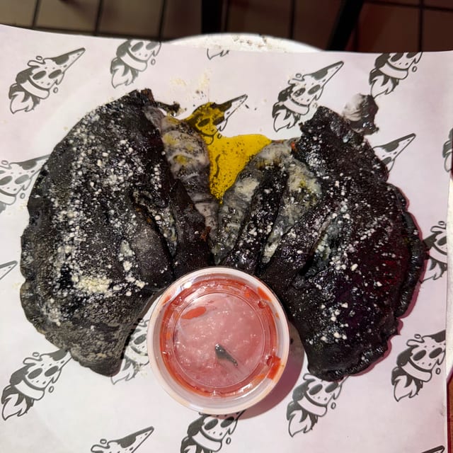 💣 PUGSLEY’S EXPLOSIVE CALZONE.